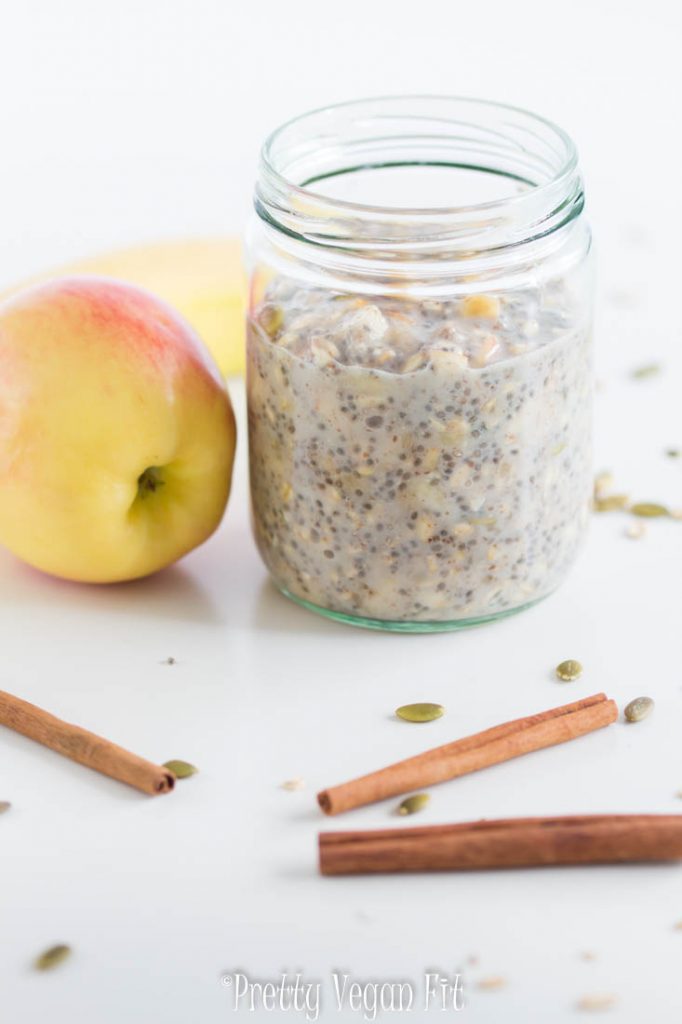 Health benefits of eating vegan - oatmeal with apples